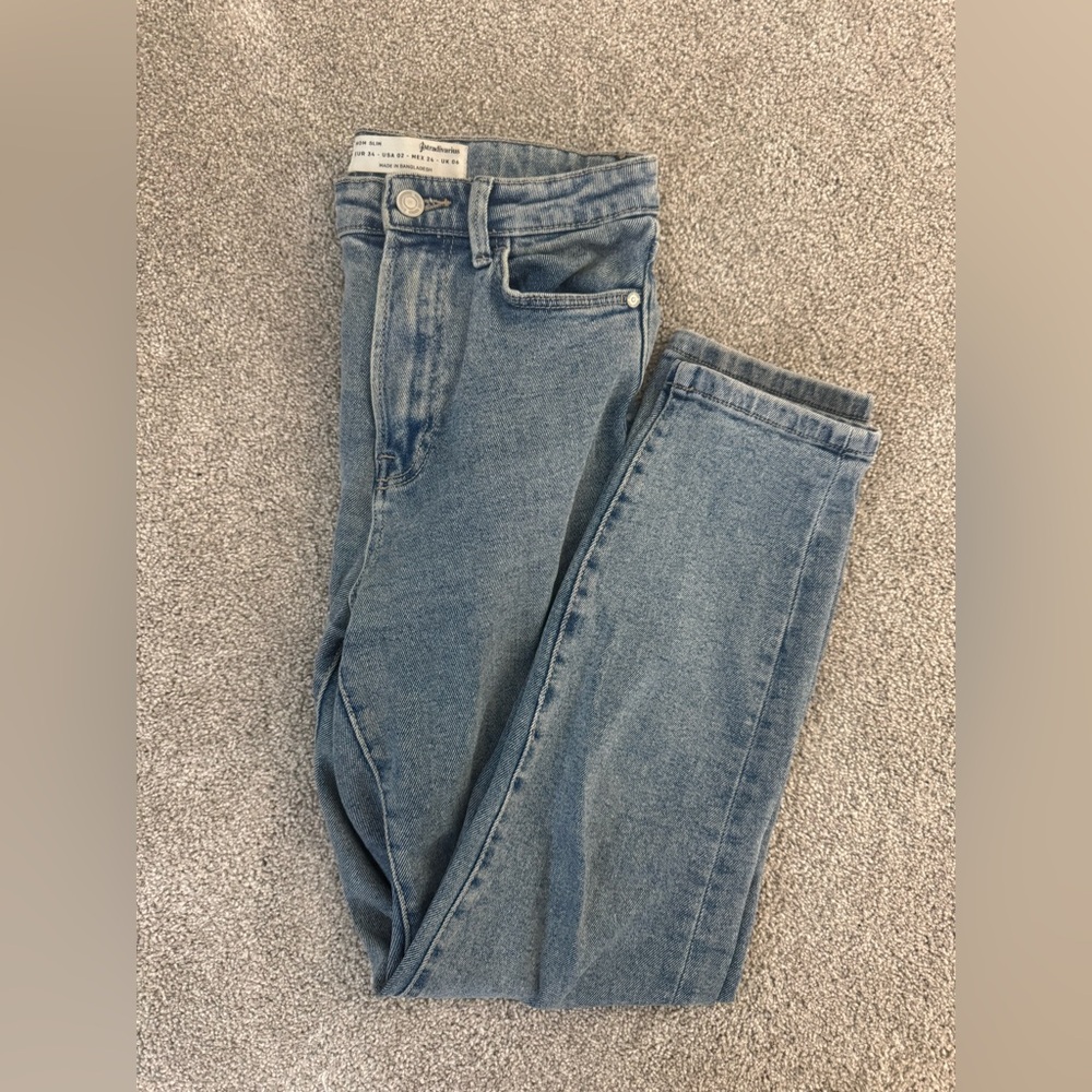 Stradivarius organic cotton slim mom jeans with stretch in washed blue US 2